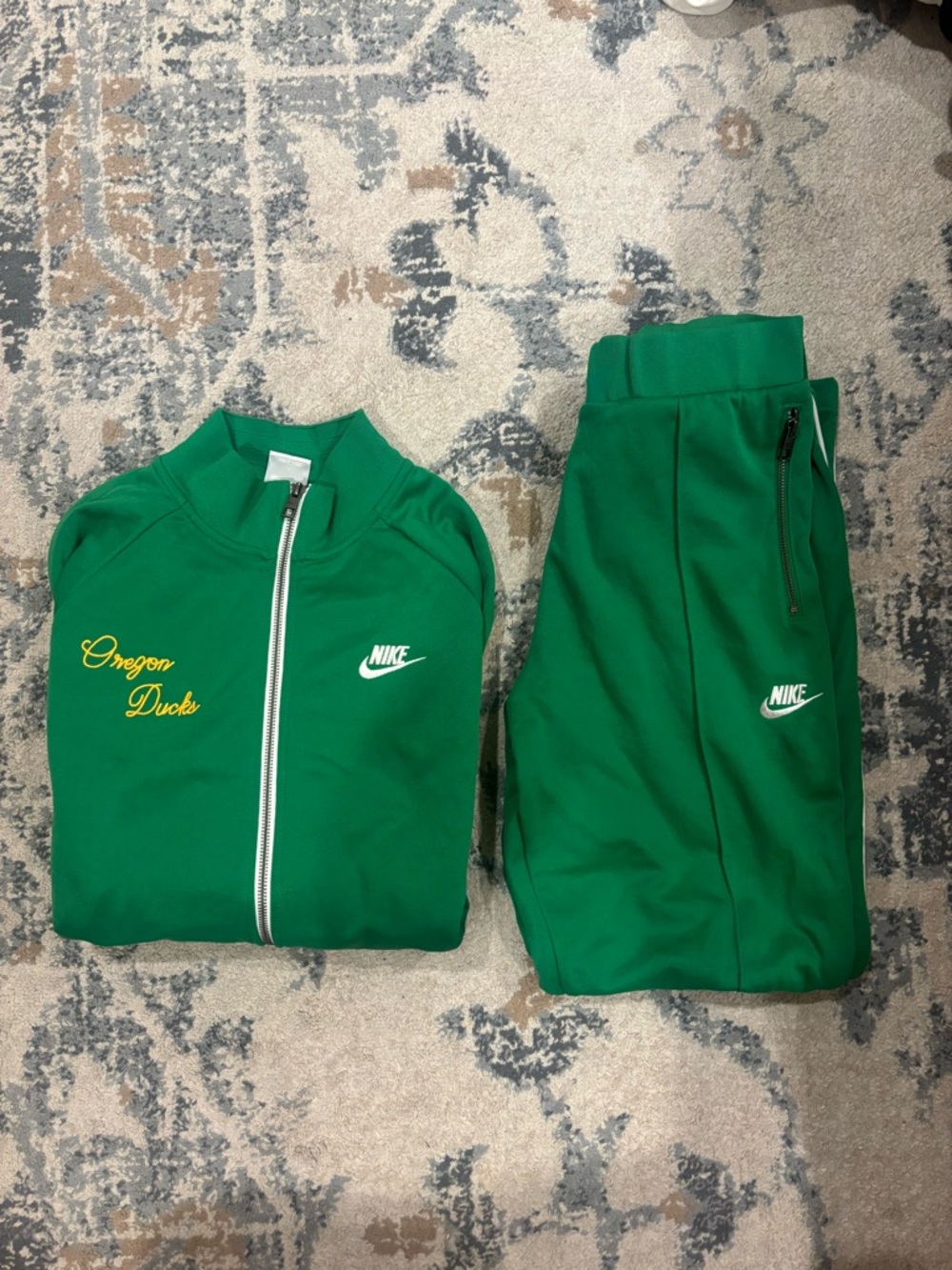 University of Oregon Nike Green Track Jacket and Pants Set